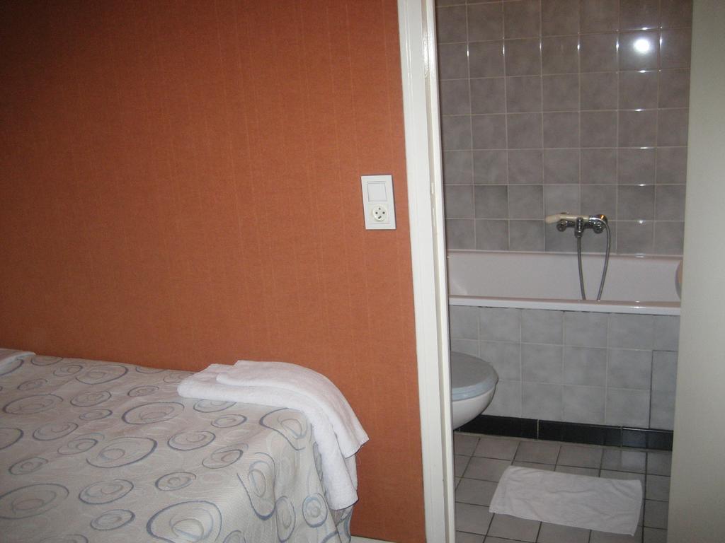 Hotel Meteore Paris Quarto foto
