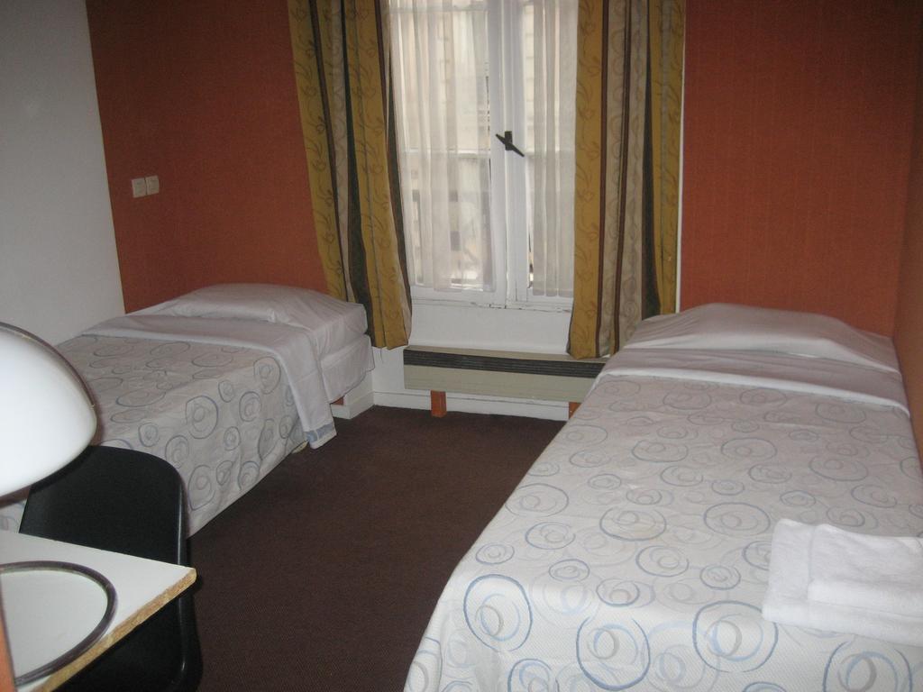 Hotel Meteore Paris Quarto foto