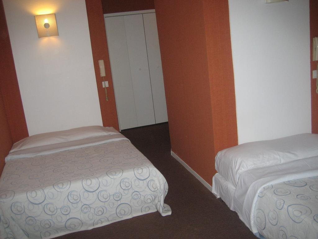 Hotel Meteore Paris Quarto foto